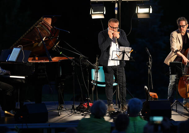 Jasmine Trio di Max De Aloe