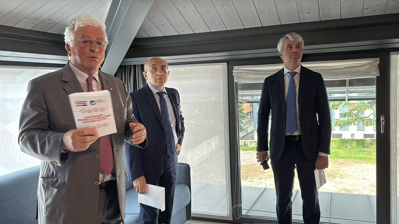 L’inaugurazione del faro a Varese