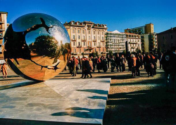 La sfera di Arnaldo Pomodoro a Varese