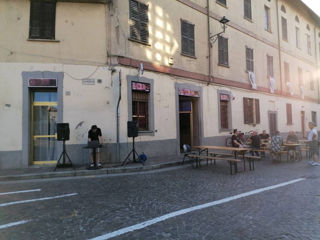 Notte bianca da sold out a Nerviano con "Estate Fuori"