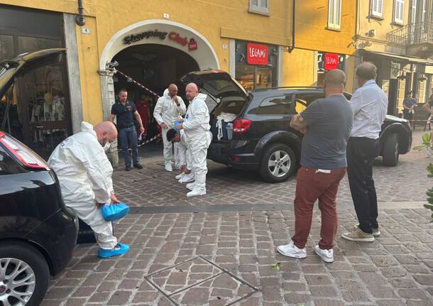 omicidio negozio via milano