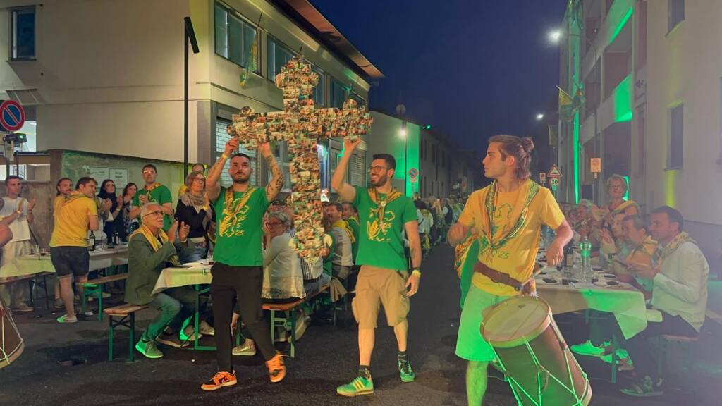 Palio 2025: cena della vittoria - contrada Sant'Ambrogio 