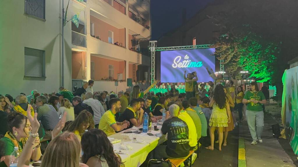 Palio 2025: cena della vittoria - contrada Sant'Ambrogio 