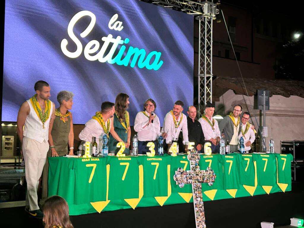 Palio 2025: cena della vittoria - contrada Sant'Ambrogio 