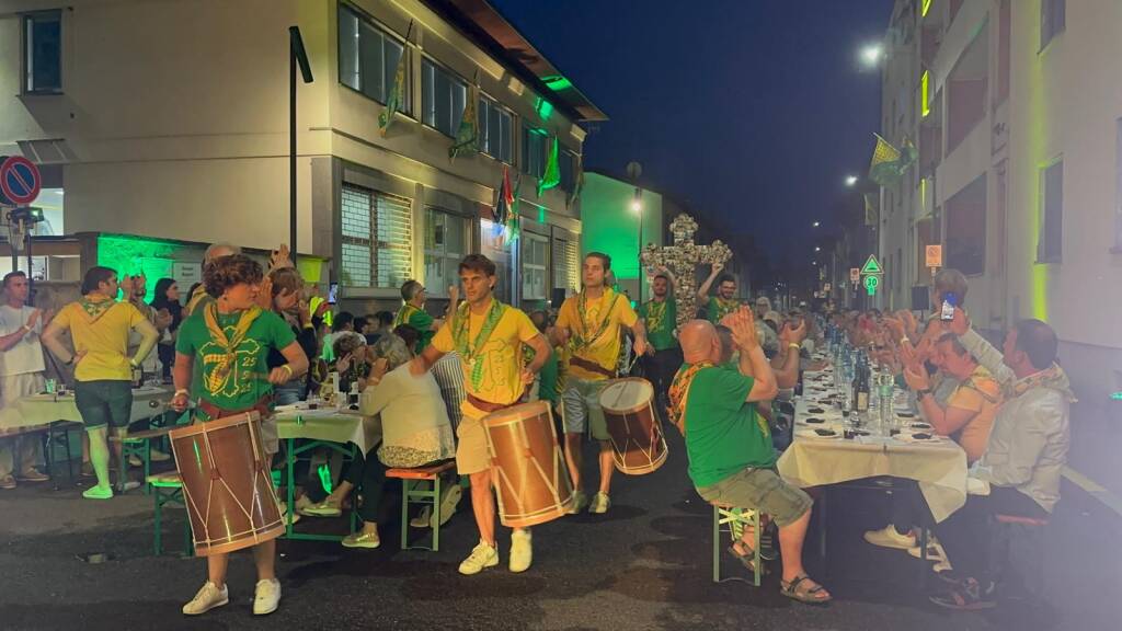 Palio 2025: cena della vittoria - contrada Sant'Ambrogio 