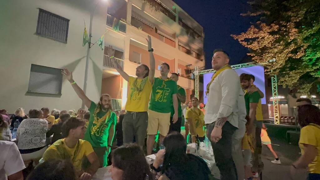Palio 2025: cena della vittoria - contrada Sant'Ambrogio 