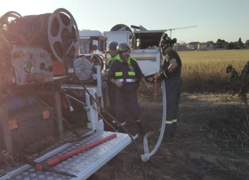 Principio di incendio nella zona boschiva tra Cerro Maggiore e San Vittore Olona