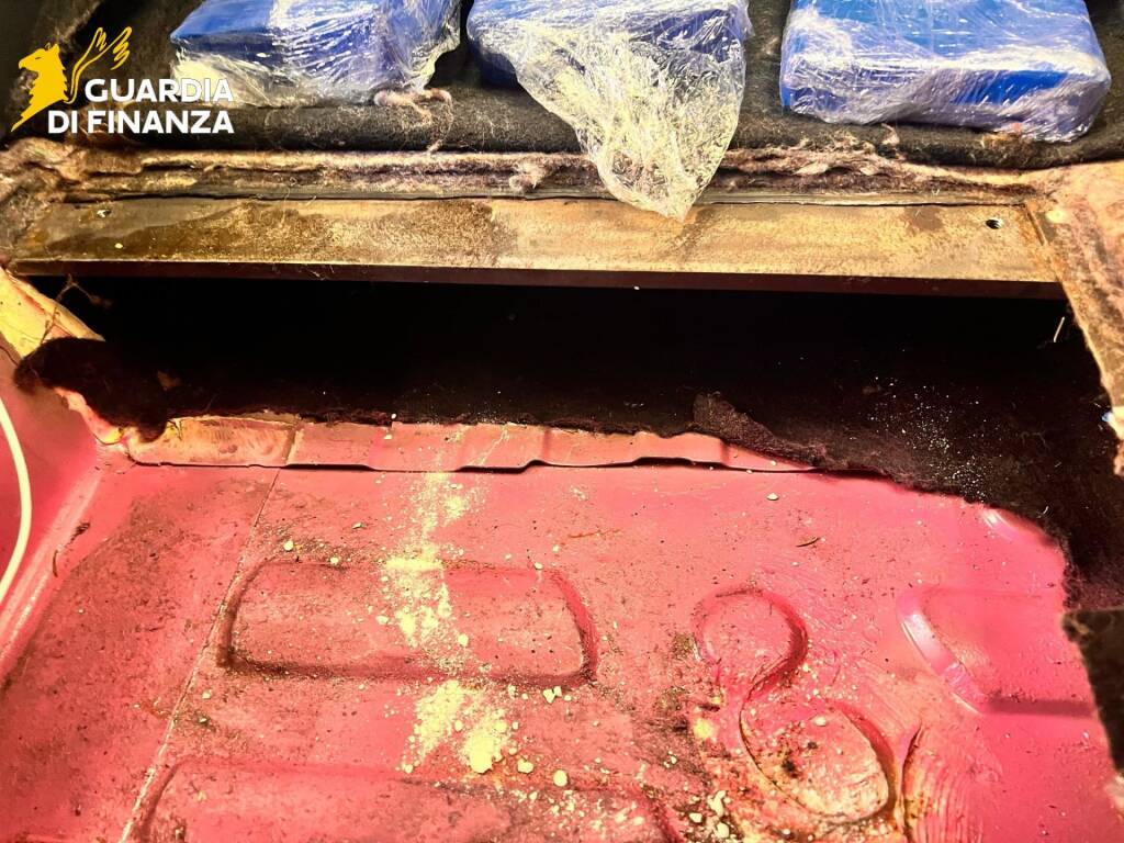 sequestro armi e droga a Como Brogeda 19 giugno 2025