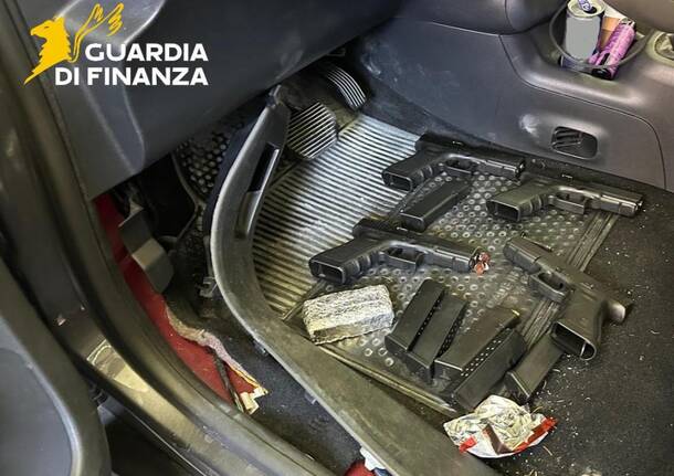 Maxi sequestro di armi e droga alla dogana di Brogeda