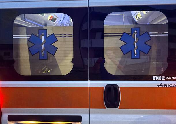 ambulanza generica notte sos malnate