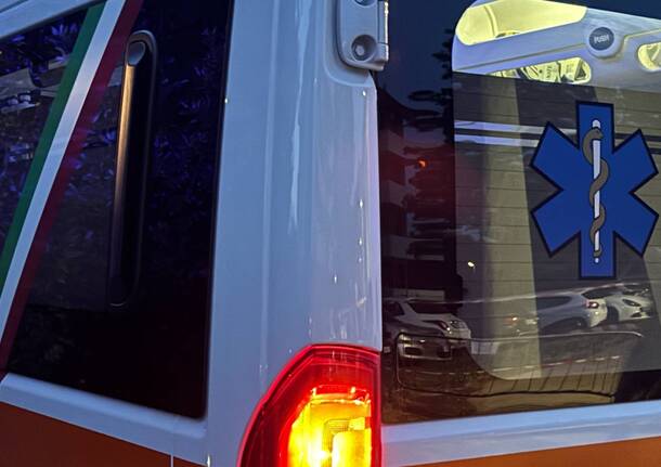 ambulanza generica notte sos malnate