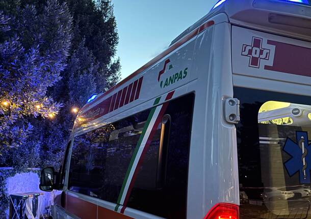 ambulanza generica notte sos malnate