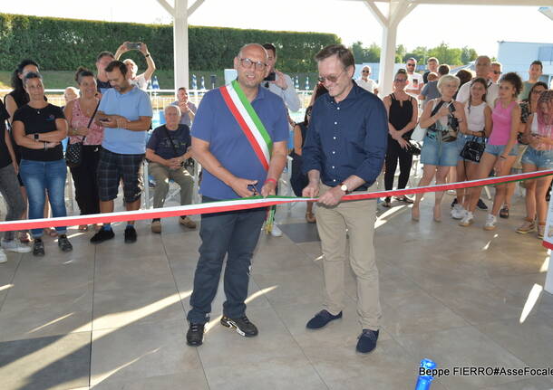Taglio del nastro per il bar del Lido di Parabiago