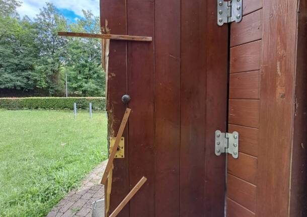 Casetta dell’acqua del Parco Bergora di Buguggiate in stato di degrado, l’opposizione: “Serve un intervento urgente”