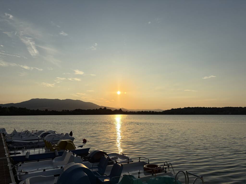 Alba sul lago