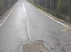 Erbacce e tombini intasati a Casbeno