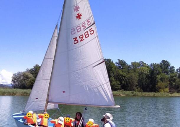 VelAsilo: L.N.I. sez. di Varese con i piccoli marinai dell’asilo Ugo Bassi di Inarzo,, alla scoperta della vela sul lago di Varese