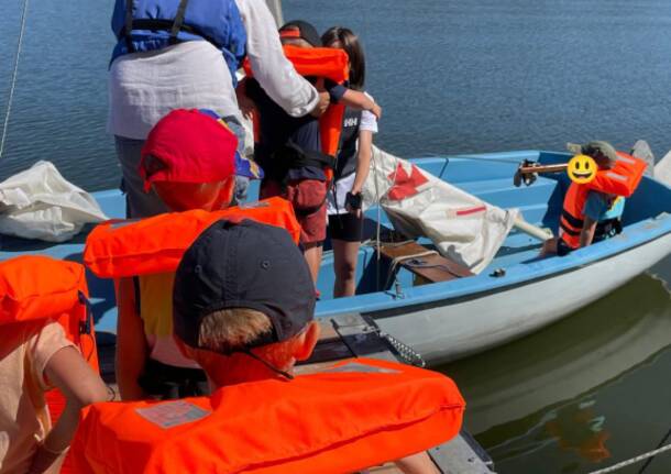 VelAsilo: L.N.I. sez. di Varese con i piccoli marinai dell’asilo Ugo Bassi di Inarzo,, alla scoperta della vela sul lago di Varese