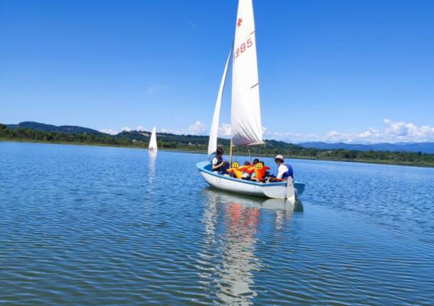 VelAsilo: L.N.I. sez. di Varese con i piccoli marinai dell’asilo Ugo Bassi di Inarzo,, alla scoperta della vela sul lago di Varese