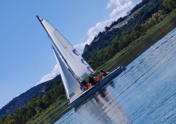 VelAsilo: L.N.I. sez. di Varese con i piccoli marinai dell’asilo Ugo Bassi di Inarzo,, alla scoperta della vela sul lago di Varese
