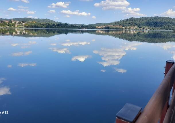 il lago di Comabbio visto dal pontile di Ternate