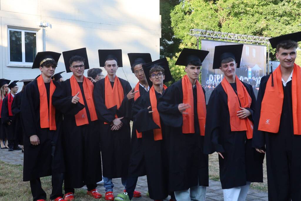 Diploma Day 2025: l'ITE Tosi di Busto Arsizio festeggia i maturandi
