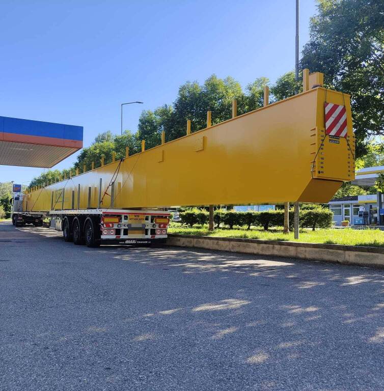 Due trasporti eccezionali nel nuovo sottopasso di Laveno