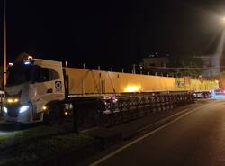 Due trasporti eccezionali nel nuovo sottopasso di Laveno