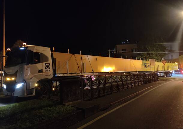 Due trasporti eccezionali lunghi 40 metri e pesanti 42 tonnellate per il nuovo sottopasso di Laveno