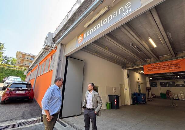 Emanuele Monti in visita al banco Nonsolopane