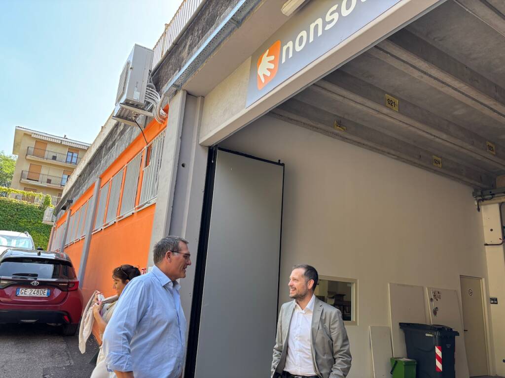 Emanuele Monti in visita al banco Nonsolopane