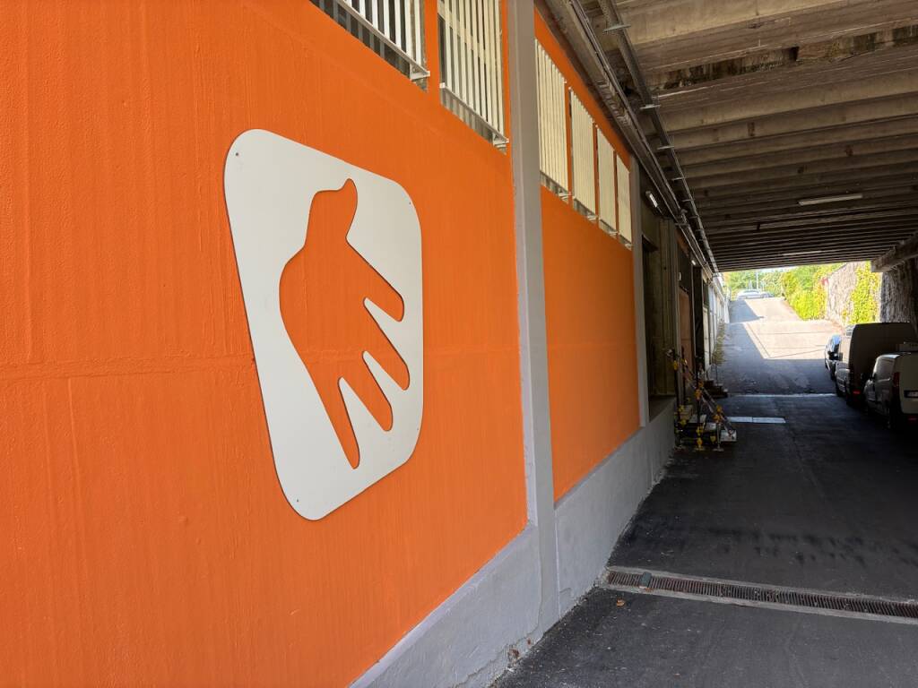 Emanuele Monti in visita al banco Nonsolopane
