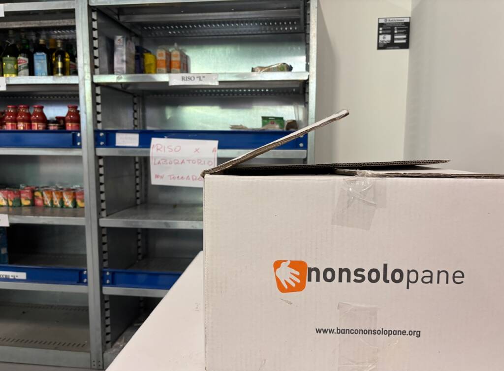 Emanuele Monti in visita al banco Nonsolopane