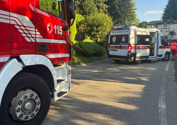 Furgone si ribalta a Gallarate