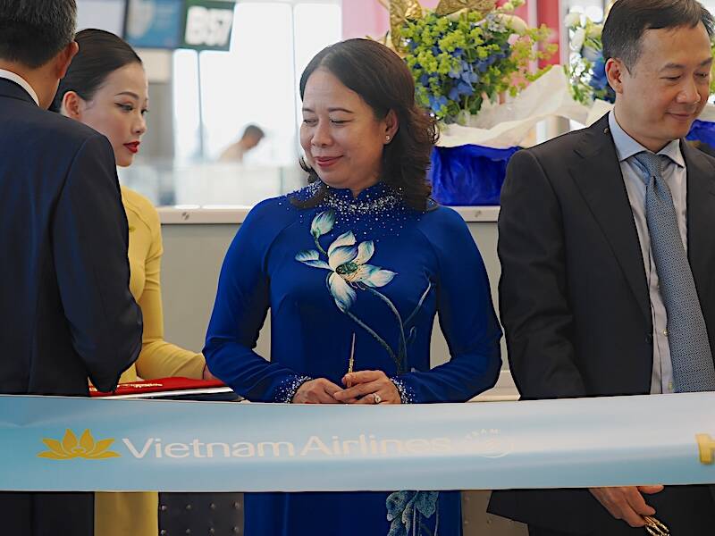 Il debutto del volo Milano Malpensa Hanoi