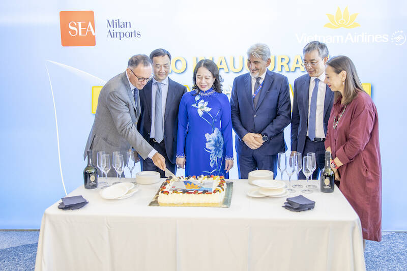 Il debutto del volo Milano Malpensa Hanoi
