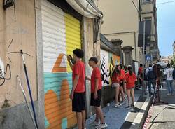 Il progetto Switch colora i muri di via Como a Varese