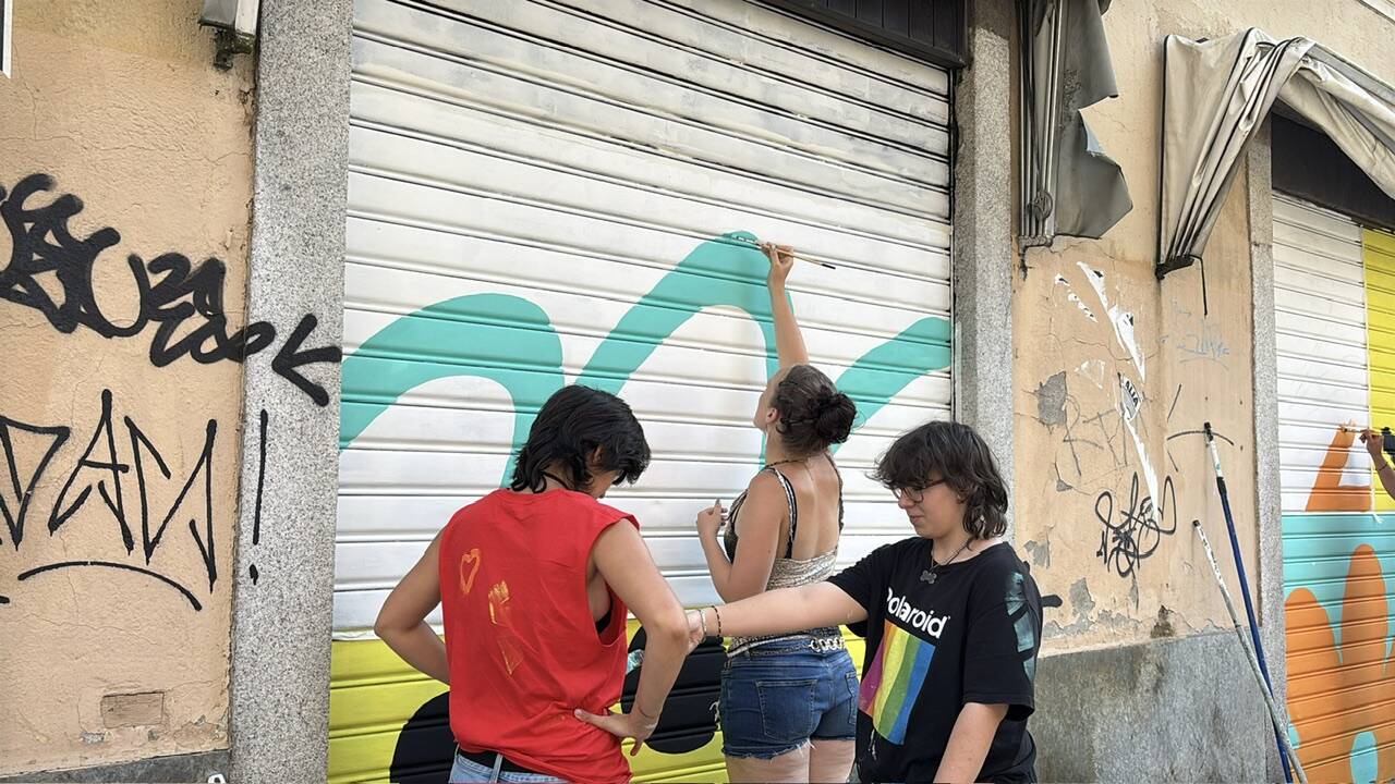 Il progetto Switch colora i muri di via Como a Varese