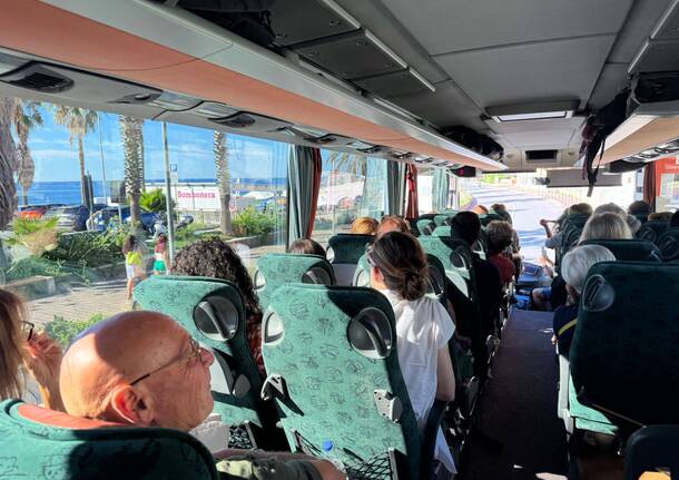 In più di 550 in spiaggia a Cogoleto con i pullman del mare della Lega di Legnano