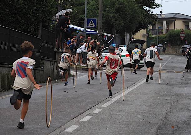 La corsa dei cerchi al palio dei Castelli