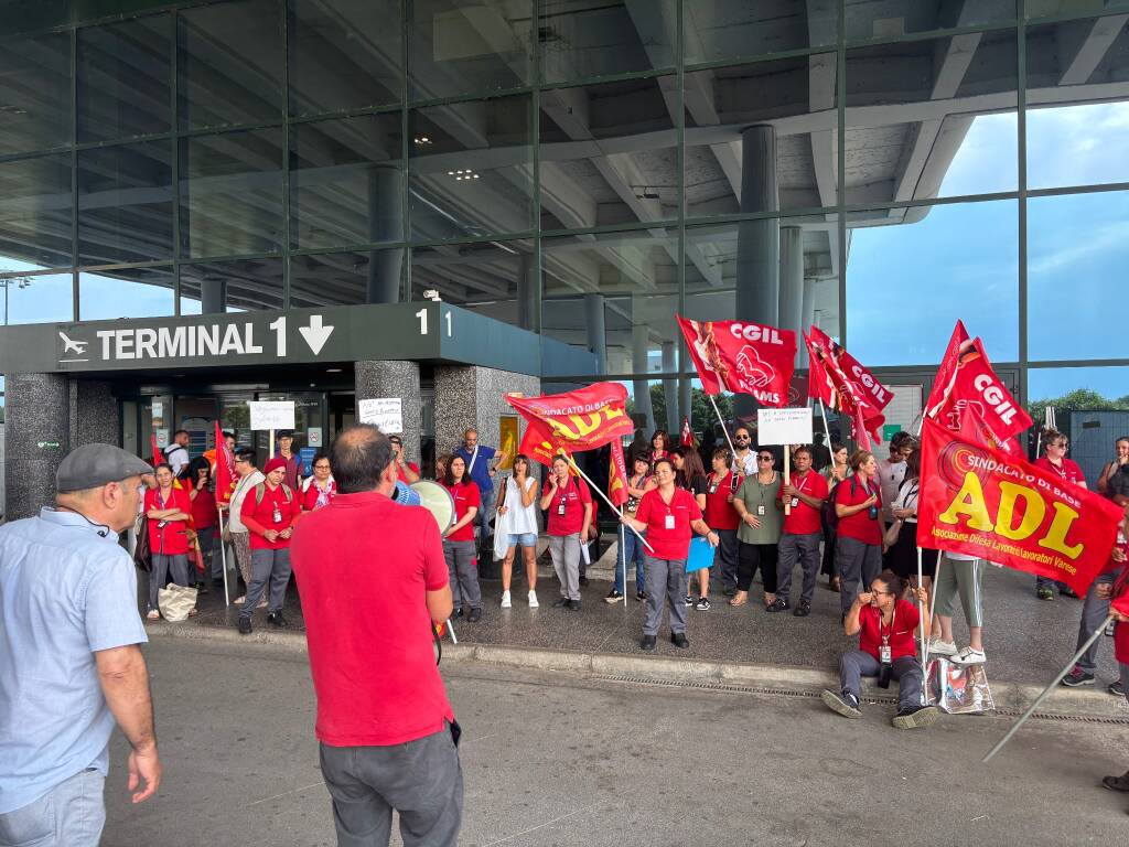 La protesta degli addetti pulizie a Malpensa 
