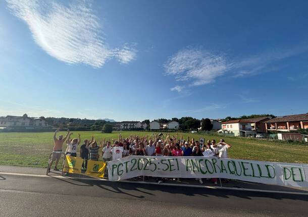 Malnate - Flashmob in via Colombo per salvare il verde