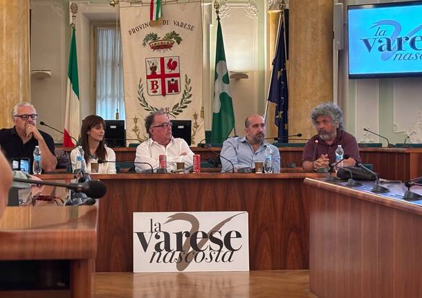 Mauro della porta raffo a villa recalcati con le testate varesine