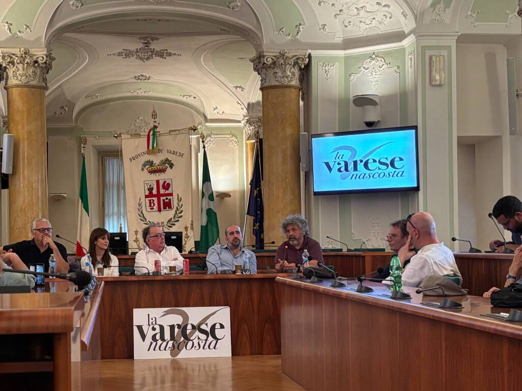 Mauro della porta raffo a villa recalcati con le testate varesine