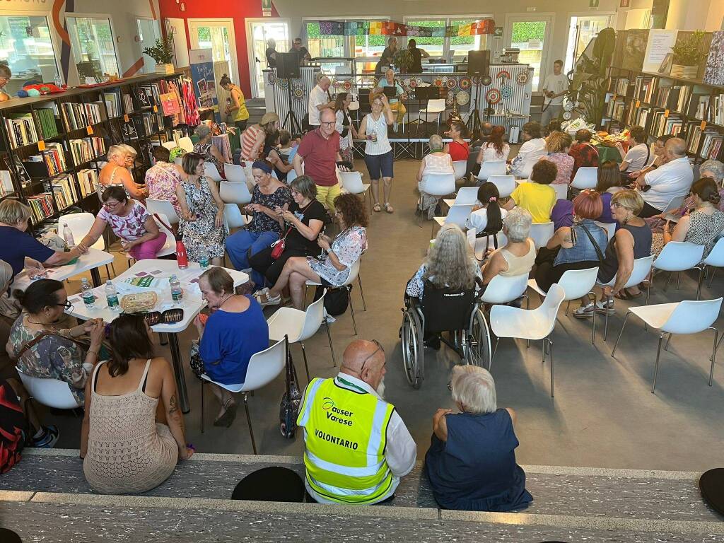 Nel segno del mandala la giornata del lavoro a maglia a Materia
