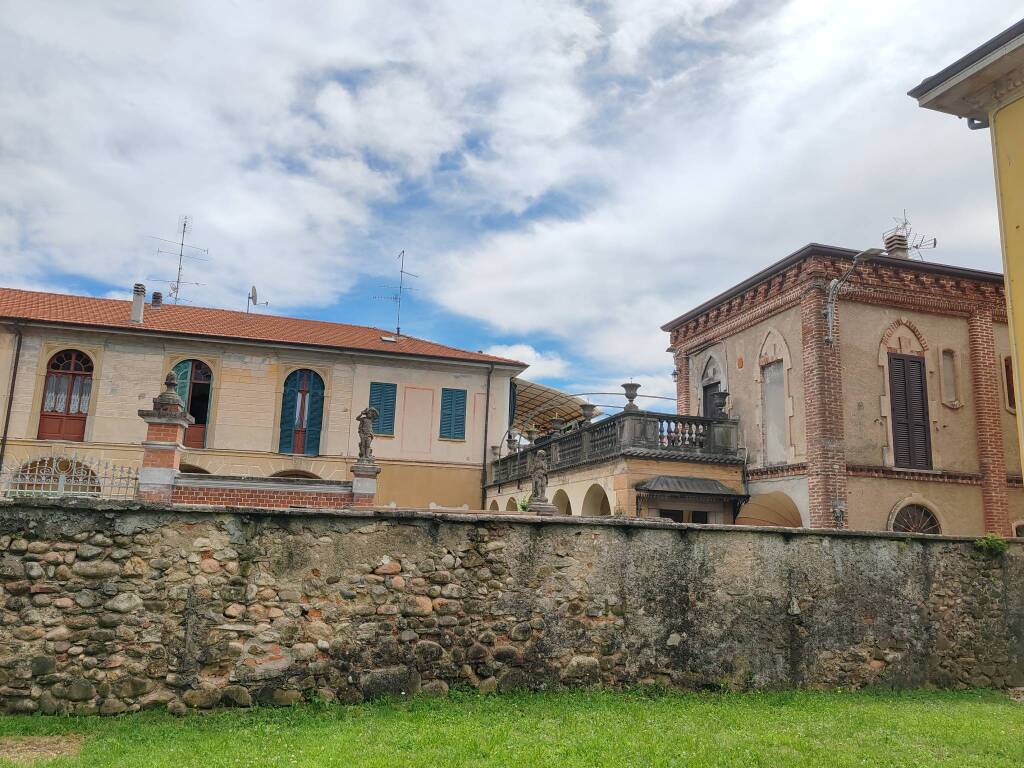 Villa parrocchetti Gornate Olona 