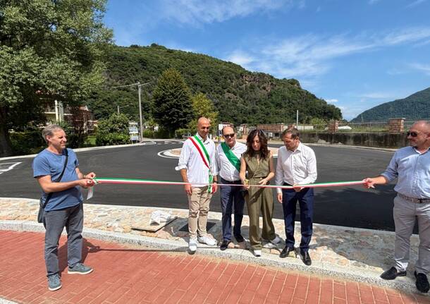 Porto Ceresio - L'inaugurazione della nuova rotatoria