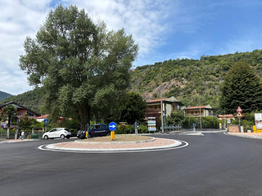 Porto Ceresio - L'inaugurazione della nuova rotatoria