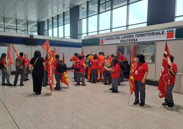 Protesta addette pulizie Malpensa