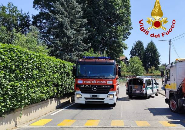 Schianto contro il muro in via Astico a Varese
